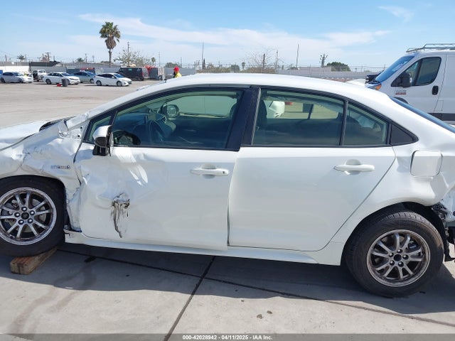 Toyota Corolla Hybrid Le 2021 JTDEAMDE3MJ031906 Image 13
