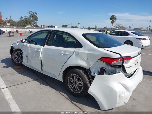 Toyota Corolla Hybrid Le 2021 JTDEAMDE3MJ031906 Image 3