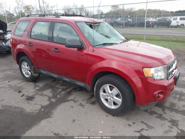 42028944 :رقم المزاد ، 1FMCU0C72AKD31173 vin ، 2010 Ford Escape Xls مزاد بيع