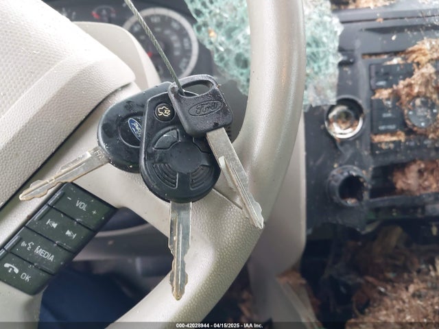 42028944 :رقم المزاد ، 1FMCU0C72AKD31173 vin ، 2010 Ford Escape Xls مزاد بيع