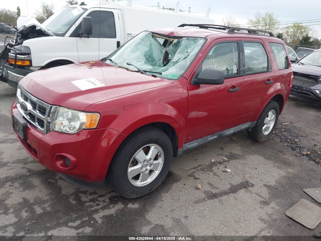 42028944 :رقم المزاد ، 1FMCU0C72AKD31173 vin ، 2010 Ford Escape Xls مزاد بيع