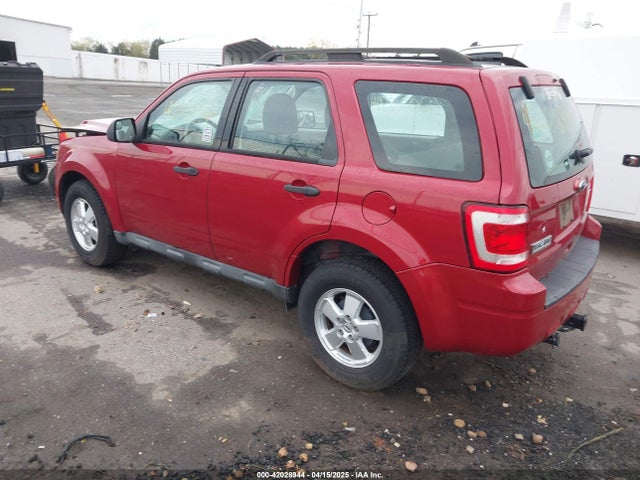 42028944 :رقم المزاد ، 1FMCU0C72AKD31173 vin ، 2010 Ford Escape Xls مزاد بيع