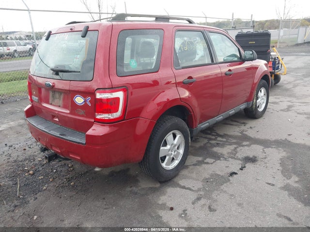42028944 :رقم المزاد ، 1FMCU0C72AKD31173 vin ، 2010 Ford Escape Xls مزاد بيع