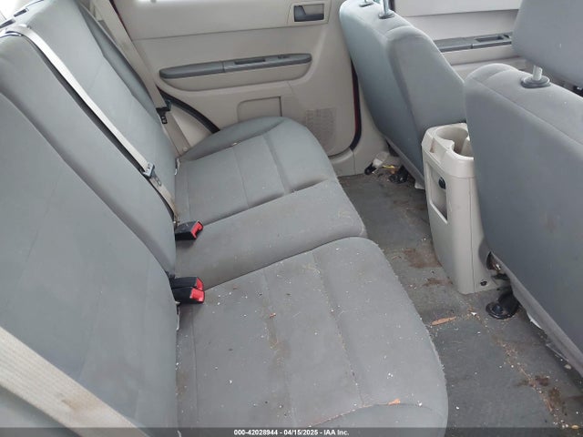 42028944 :رقم المزاد ، 1FMCU0C72AKD31173 vin ، 2010 Ford Escape Xls مزاد بيع