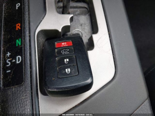 2T3WFREV3JW423959 Toyota Rav4 Xle