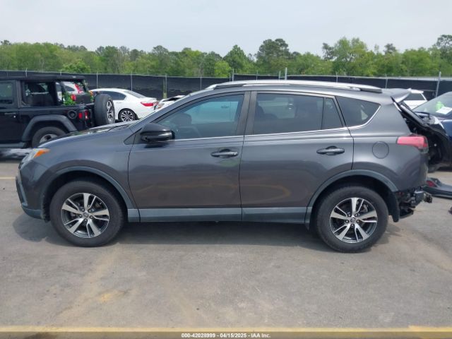 2T3WFREV3JW423959 Toyota Rav4 Xle