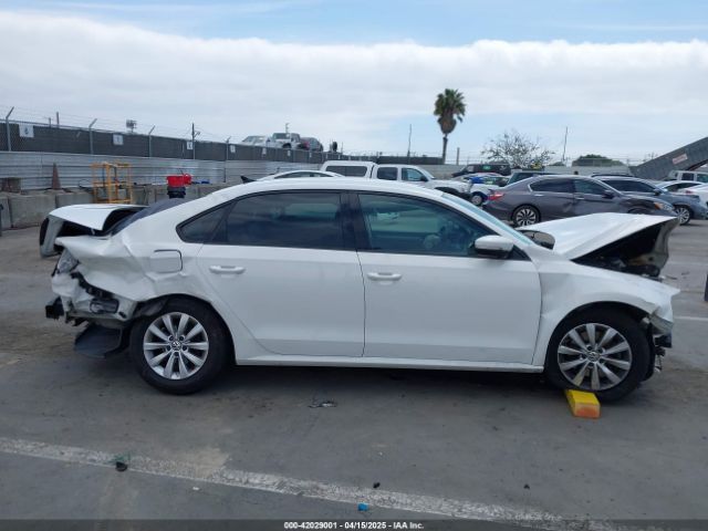 1VWAT7A30EC113737 Volkswagen Passat 1.8t Wolfsburg Edition