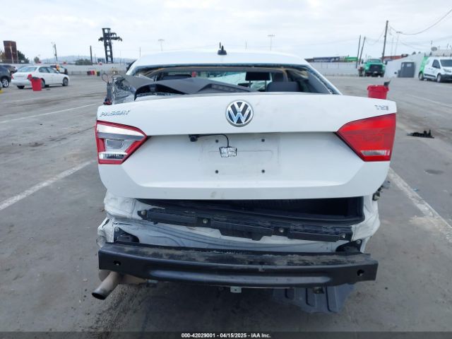1VWAT7A30EC113737 Volkswagen Passat 1.8t Wolfsburg Edition