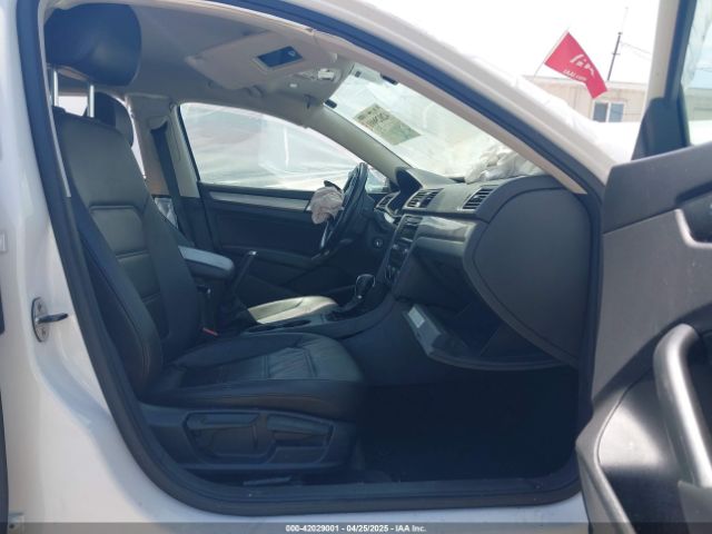 1VWAT7A30EC113737 Volkswagen Passat 1.8t Wolfsburg Edition