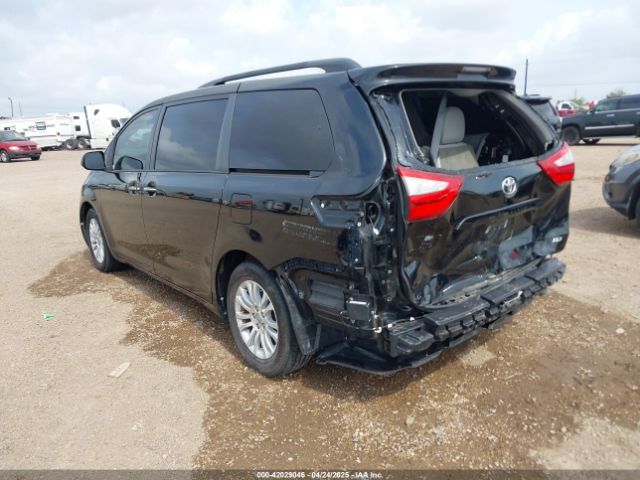 2017 TOYOTA SIENNA 5TDYZ3DC2HS794460 Photo 2
