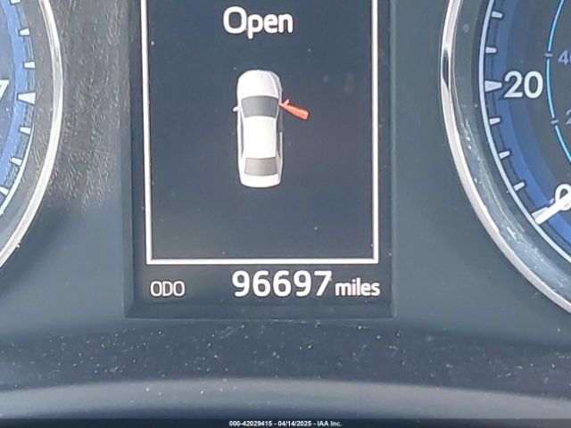 5YFBURHE3JP758939 Toyota COROLLA SE