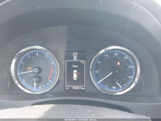 5YFBURHE3JP758939 Toyota COROLLA SE