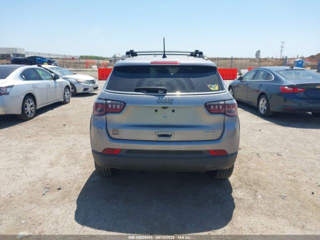 3C4NJCBB6KT614642 Jeep Compass Sun And Wheel Fwd