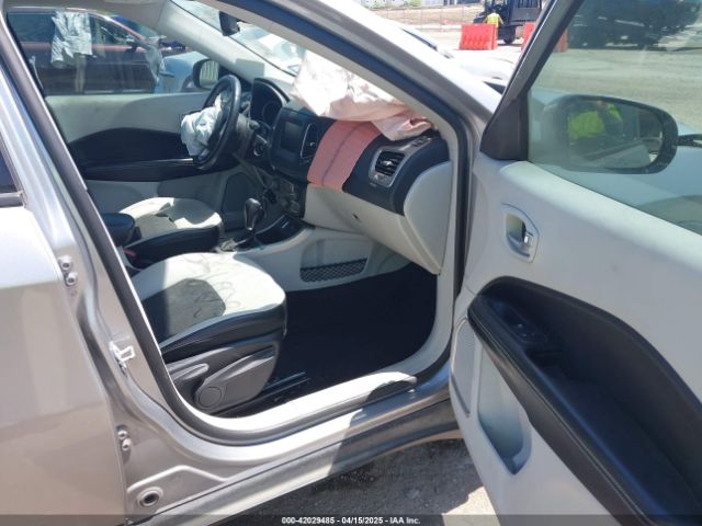 3C4NJCBB6KT614642 Jeep Compass Sun And Wheel Fwd