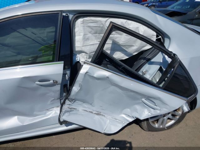 3VW2B7AJ5HM327843 Volkswagen Jetta 1.4t S