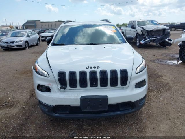 1C4PJLAS2HW607099 Jeep Cherokee Altitude Fwd