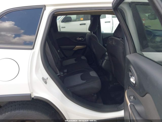 1C4PJLAS2HW607099 Jeep Cherokee Altitude Fwd
