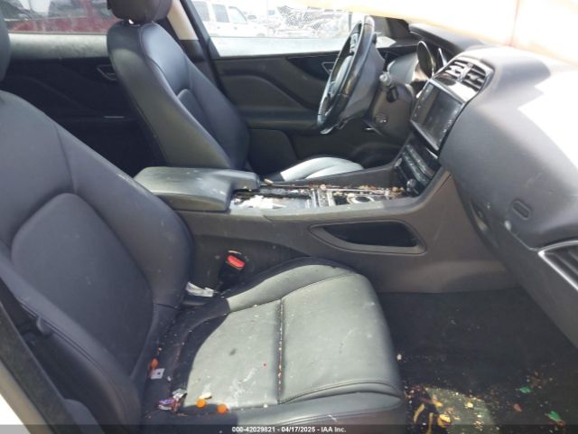 2018 JAGUAR F-PACE SADCJ2FX5JA264874 Photo 4