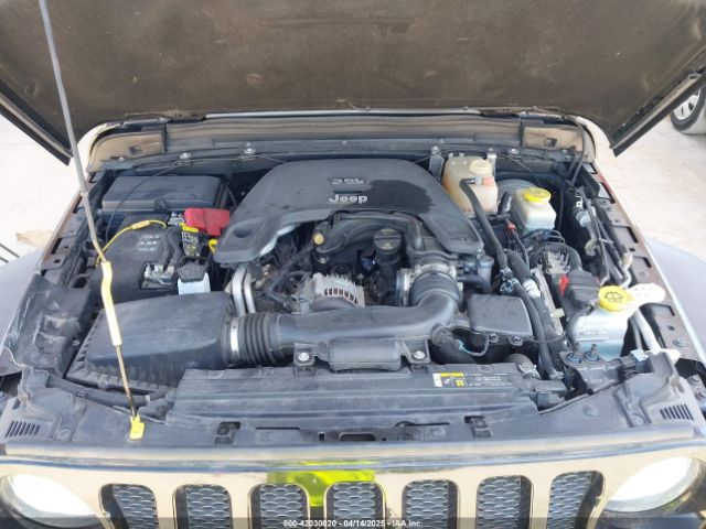 1C4HJXDGXKW578008 Jeep Wrangler Unlimited Sport S 4x4