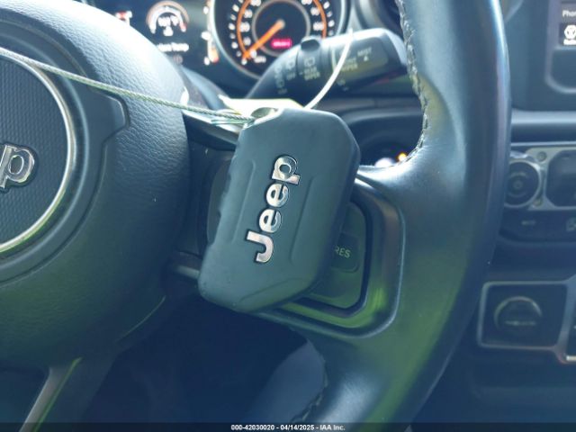1C4HJXDGXKW578008 Jeep Wrangler Unlimited Sport S 4x4