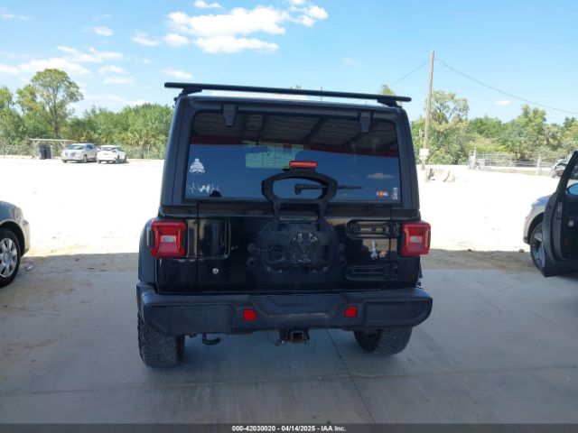 1C4HJXDGXKW578008 Jeep Wrangler Unlimited Sport S 4x4