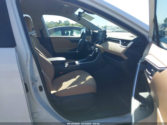 2T3H1RFV0MW115299 Toyota RAV4 LE