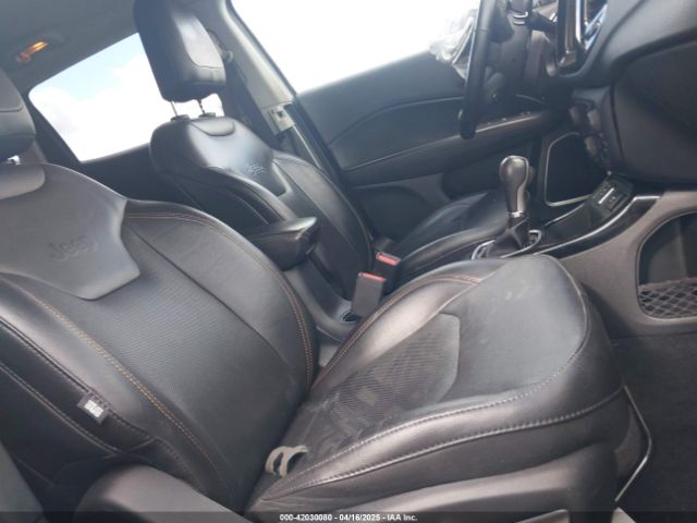 2019 JEEP COMPASS 3C4NJCCB0KT725802 Photo 4