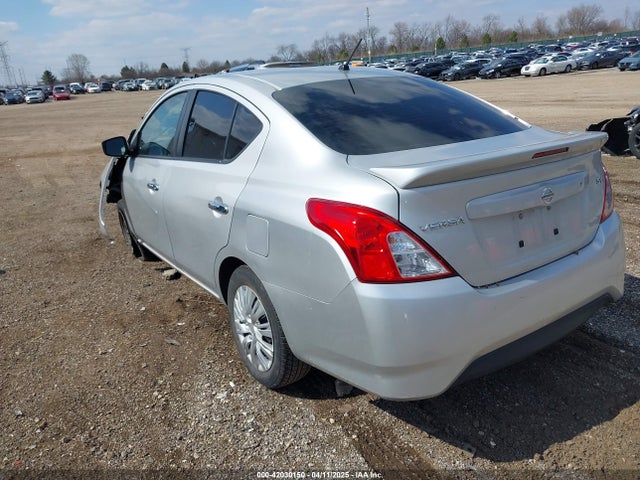 3N1CN7AP8HK414833 Nissan Versa 1.6 Sv