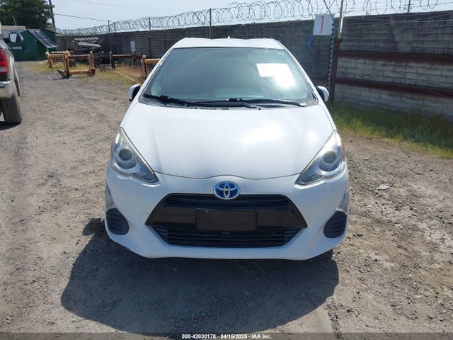 JTDKDTB35G1121469 Toyota Prius C Two
