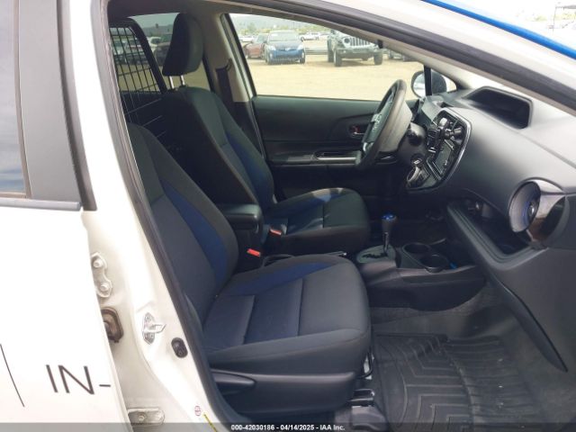 JTDKDTB32J1600004 Toyota Prius C Two