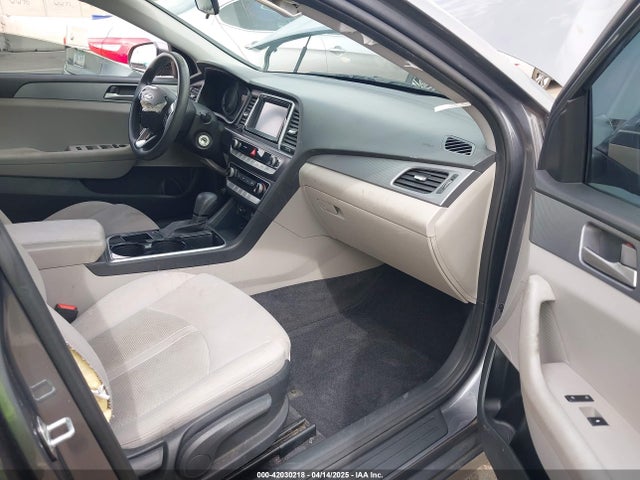 5NPE24AF8JH700427 Hyundai SONATA SE