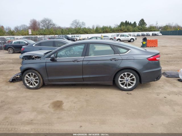 3FA6P0HD1KR164556 Ford FUSION SE