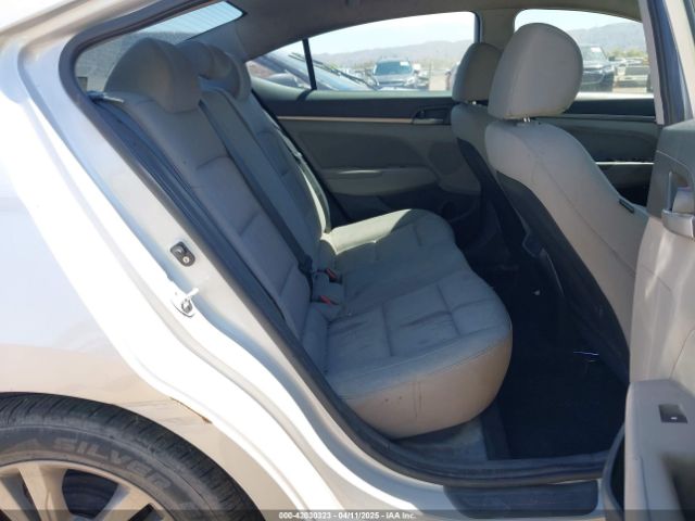 KMHD84LF5HU245927 Hyundai ELANTRA SE