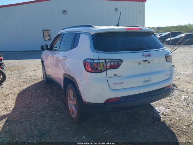 3C4NJDBB2NT236443 Jeep Compass Latitude 4x4