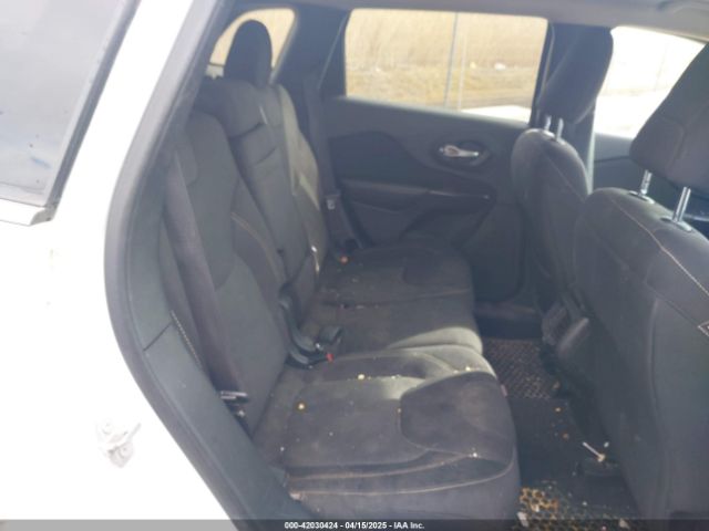 1C4PJLCB4GW287862 Jeep Cherokee Latitude