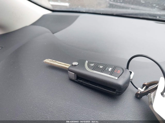 5YFB4MDE7PP061467 Toyota COROLLA LE