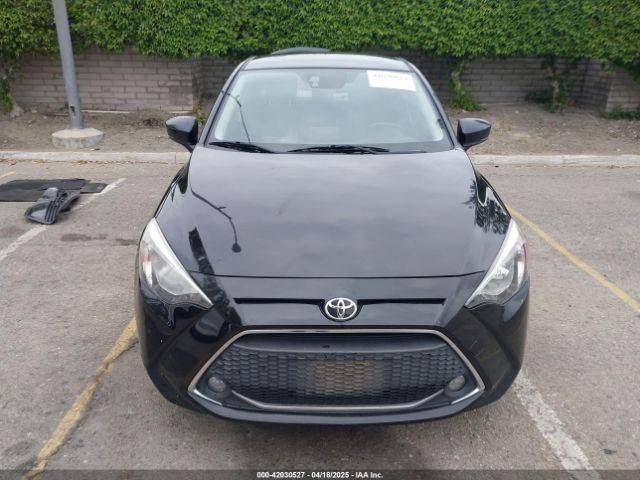 3MYDLBYV2KY524586 Toyota YARIS LE
