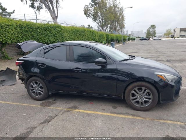 3MYDLBYV2KY524586 Toyota YARIS LE