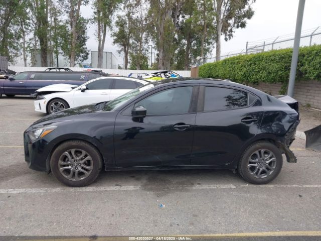 3MYDLBYV2KY524586 Toyota YARIS LE