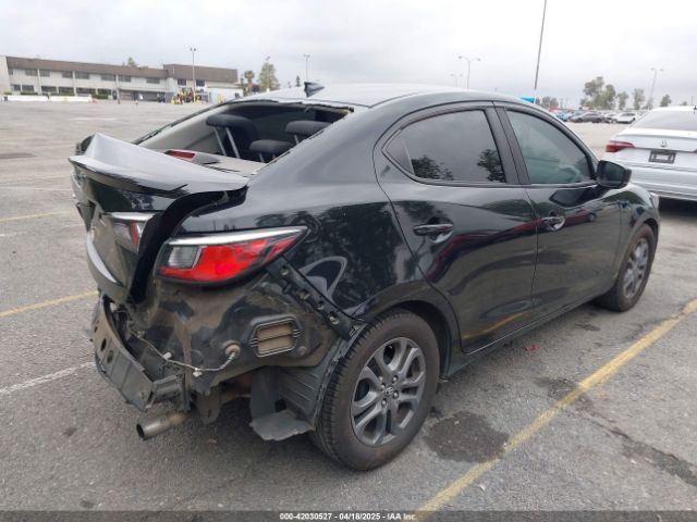3MYDLBYV2KY524586 Toyota YARIS LE