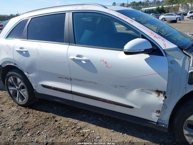 KNDCE3LG9N5146643 KIA Niro