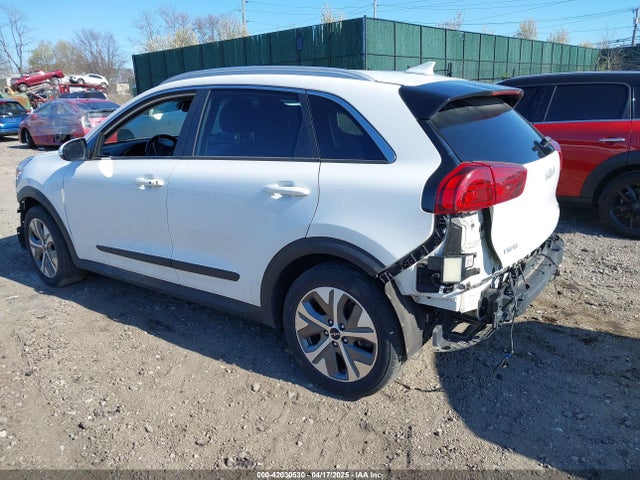 KNDCE3LG9N5146643 KIA Niro