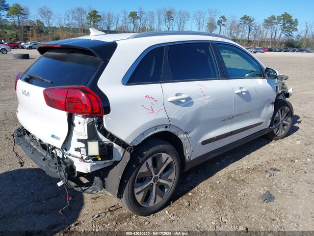KNDCE3LG9N5146643 KIA Niro