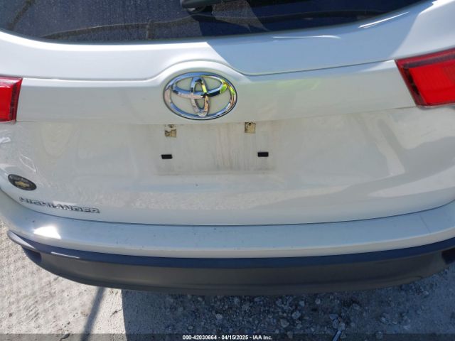 5TDZARFH1HS032759 Toyota Highlander Le
