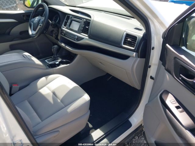 5TDZARFH1HS032759 Toyota Highlander Le