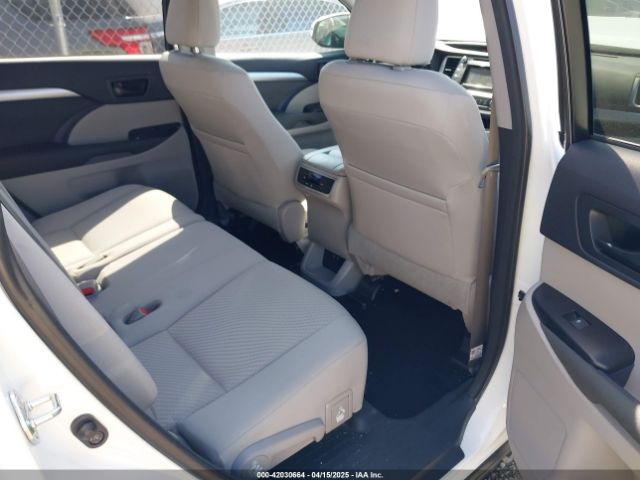 5TDZARFH1HS032759 Toyota Highlander Le