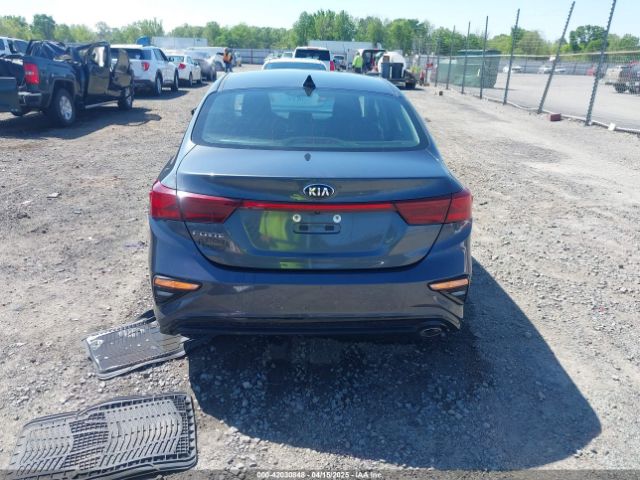 3KPF24AD7ME353121 KIA Forte Lxs