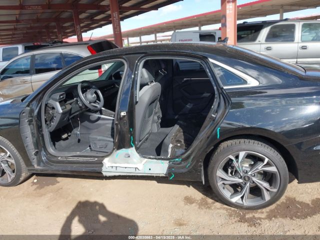 WAUGUDGYXNA088012 Audi 40 tfsi
