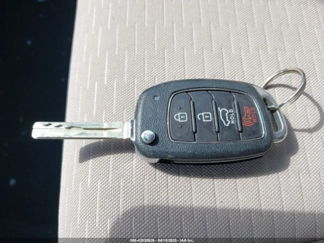KM8J2CA45LU203752 Hyundai TUCSON SE