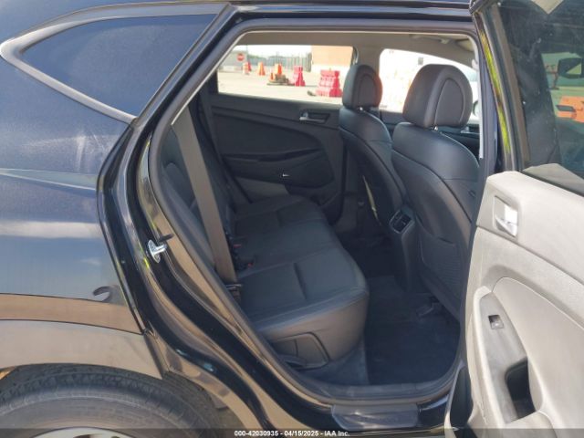 KM8J33A45HU446613 Hyundai Tucson Se Plus